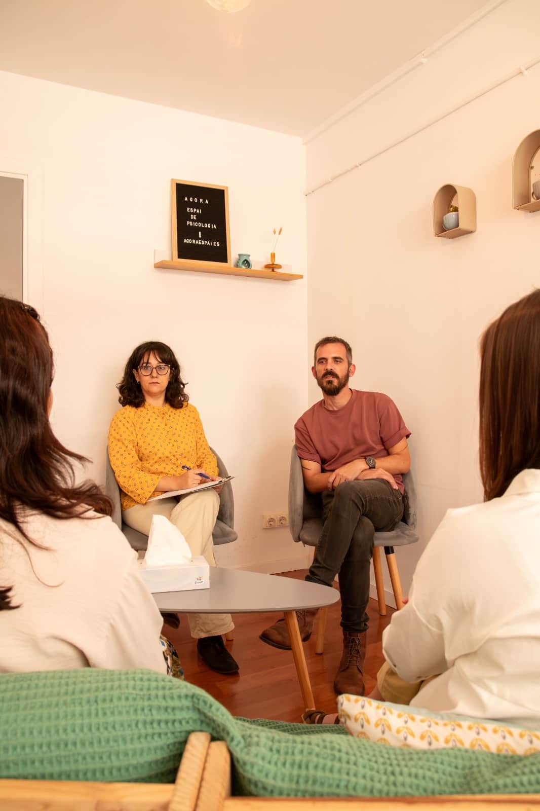 Niños. Amplia experiencia en la problemática infantil tanto en el ámbito público como privado.